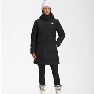 The North Face explore farther women’s parka. Size medium.  Black. Like new.